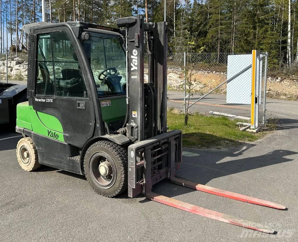 Yale GLP 25 VX LPG trucks