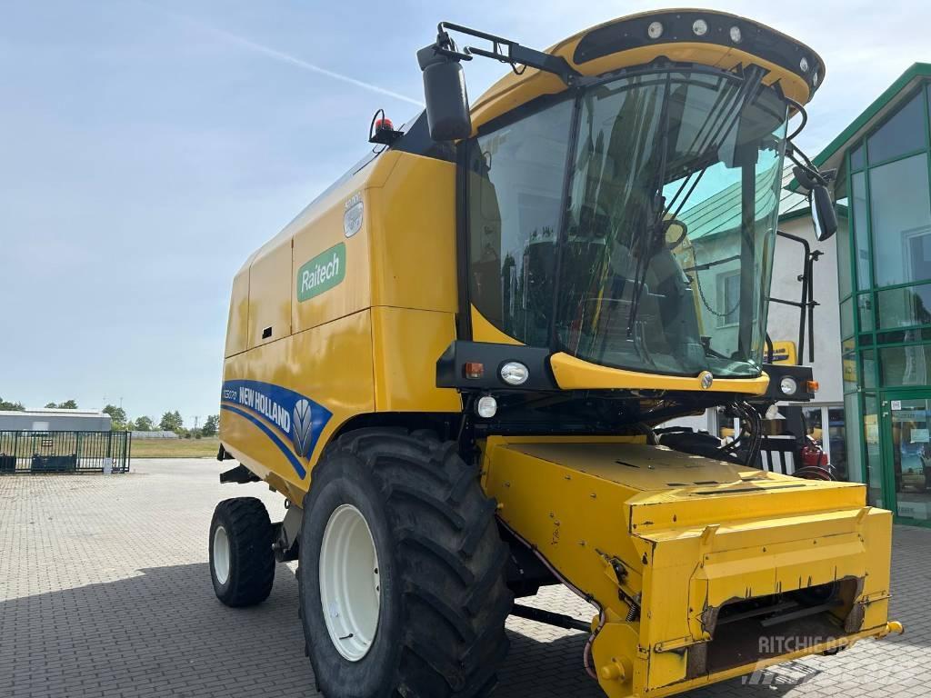 New Holland TC 5070 Combine Harvesters