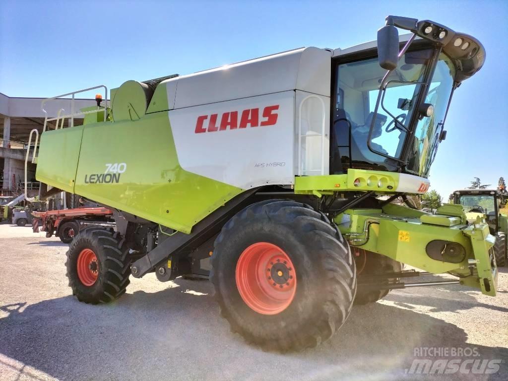 CLAAS Lexion 740 Combine Harvesters