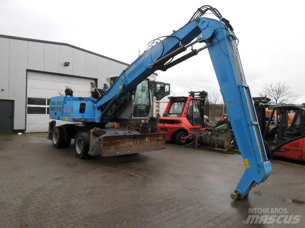 Fuchs MHL 320 Waste / Industry Handlers