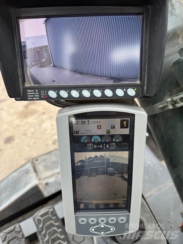 CAT MH 3022 Waste / Industry Handlers