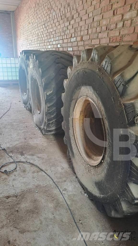 Kirovets K 701 Tractors