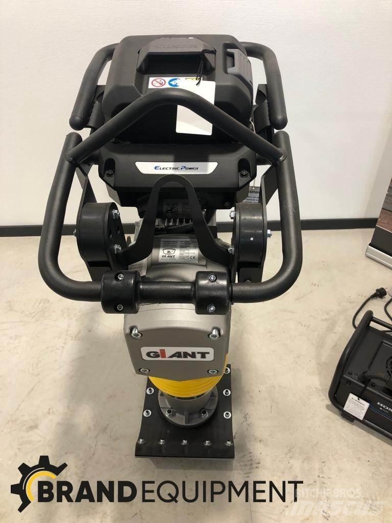 GiANT GR740E Plate Compactors