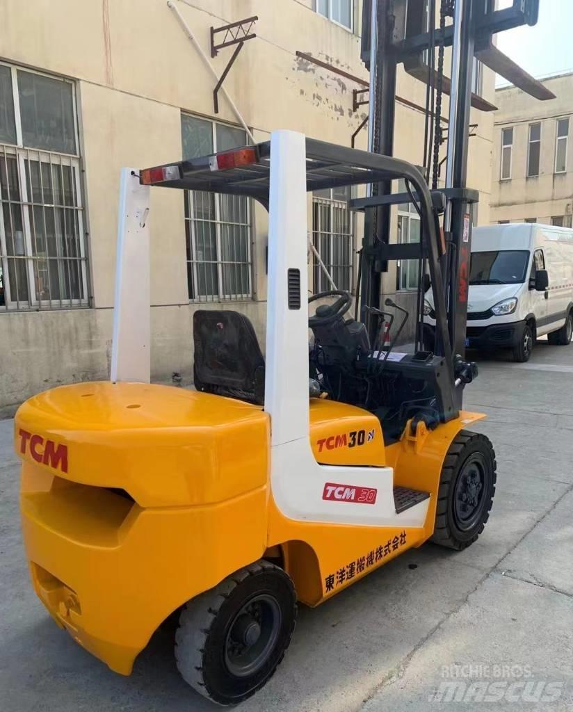 TCM FD30 Reach trucks
