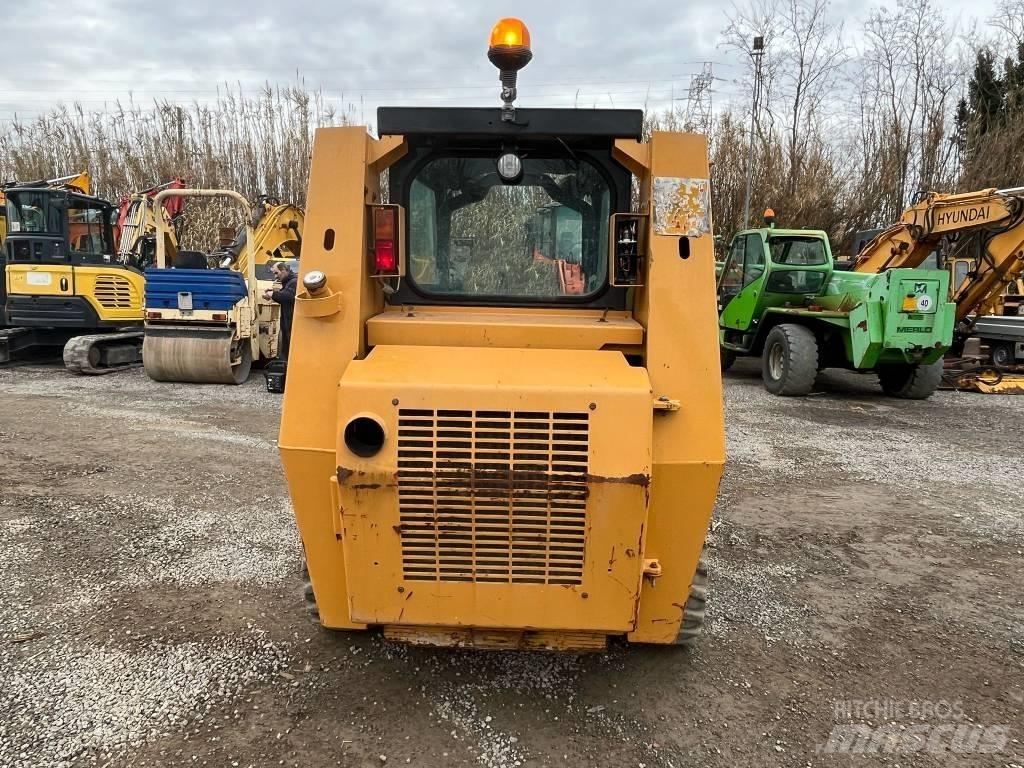 CASE 1840 Skid Steer Loaders