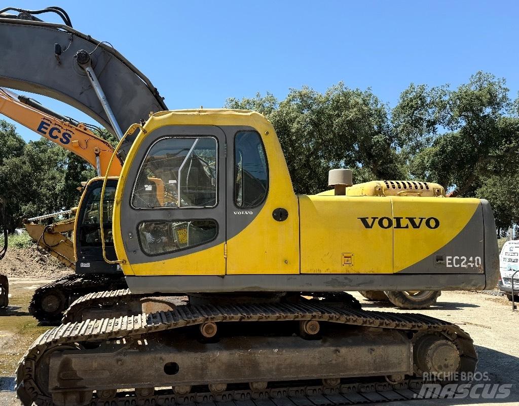 Volvo EC240 Long / High Reach excavators