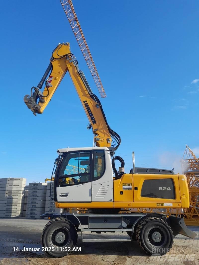 Liebherr A924 Wheeled Excavators