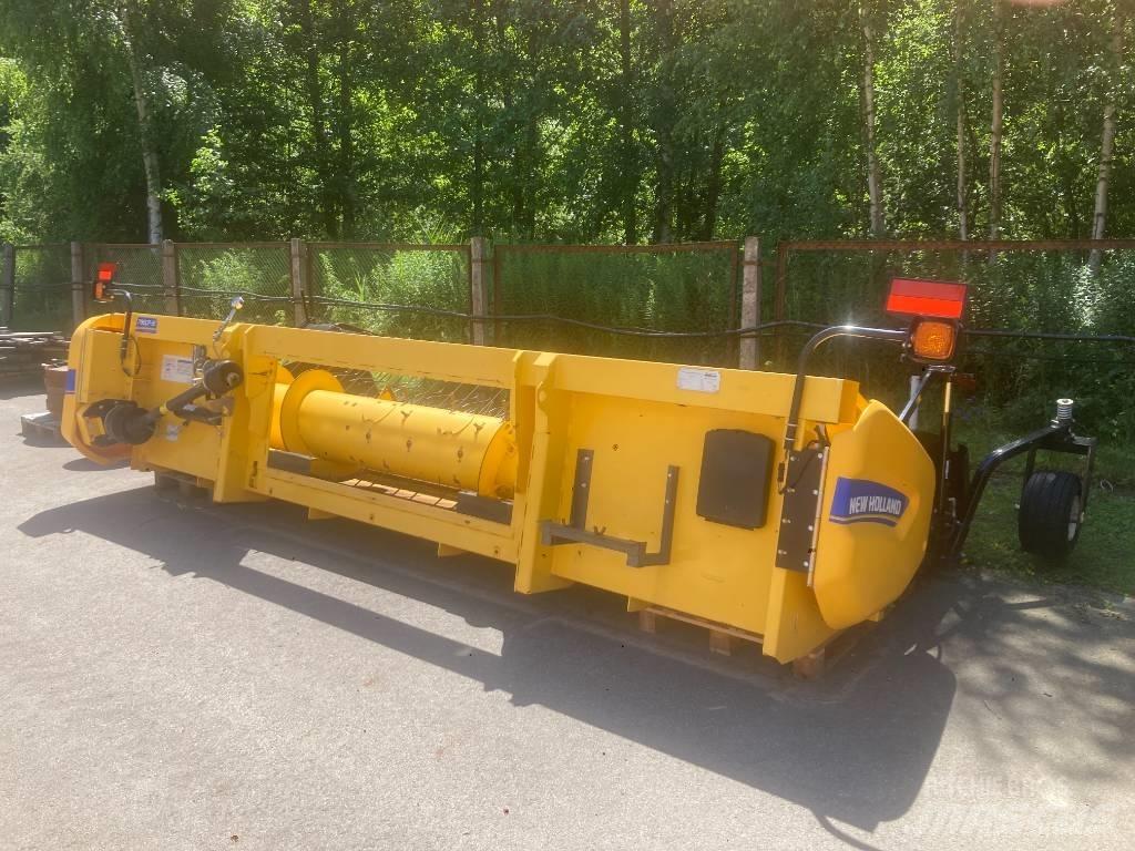 New Holland 790 CP Combine Harvesters