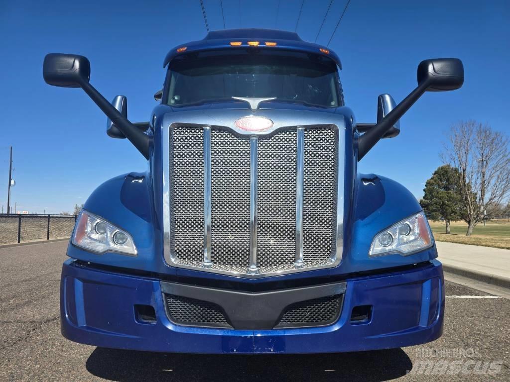 Peterbilt 579 Conventional Trucks / Tractor Trucks