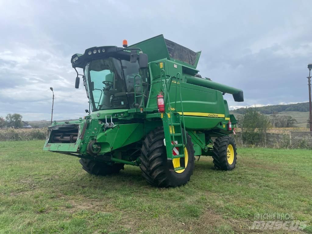 John Deere W 660 Combine Harvesters