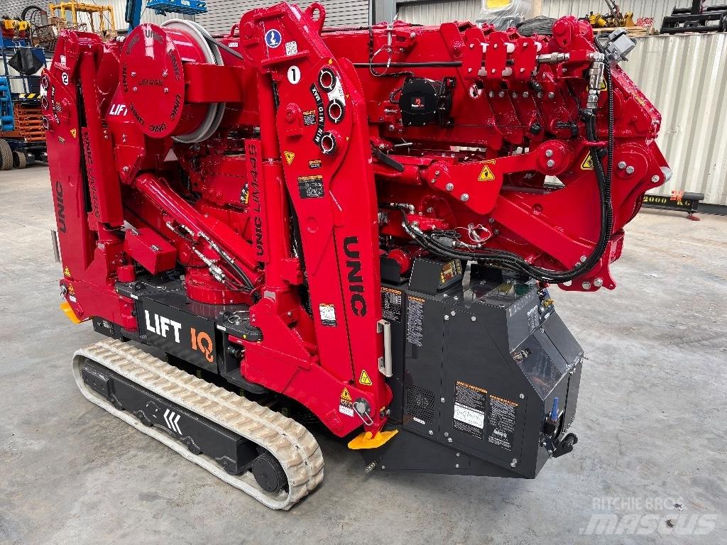 Unic UM 445 Mobile and all terrain cranes