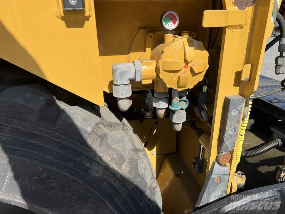 CAT AP 300 Asphalt pavers