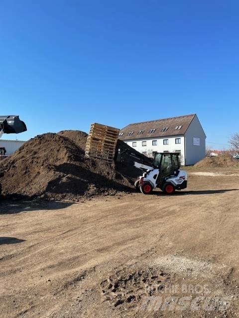 Bobcat L28 Wheel Loaders