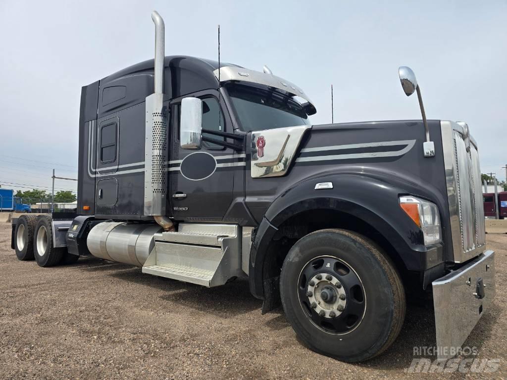 Kenworth W 990 Conventional Trucks / Tractor Trucks
