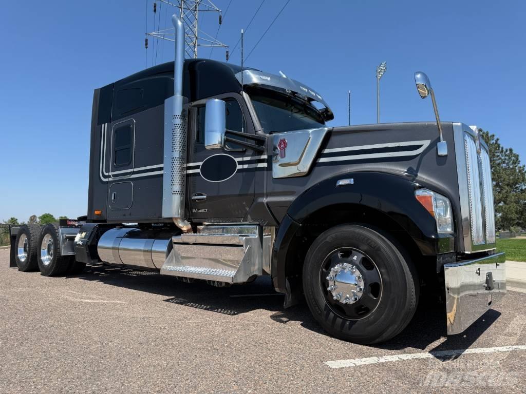 Kenworth W 990 Conventional Trucks / Tractor Trucks