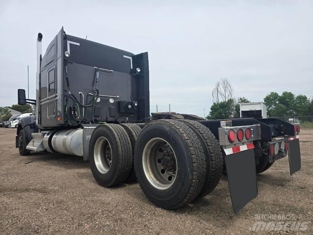 Kenworth W 990 Conventional Trucks / Tractor Trucks
