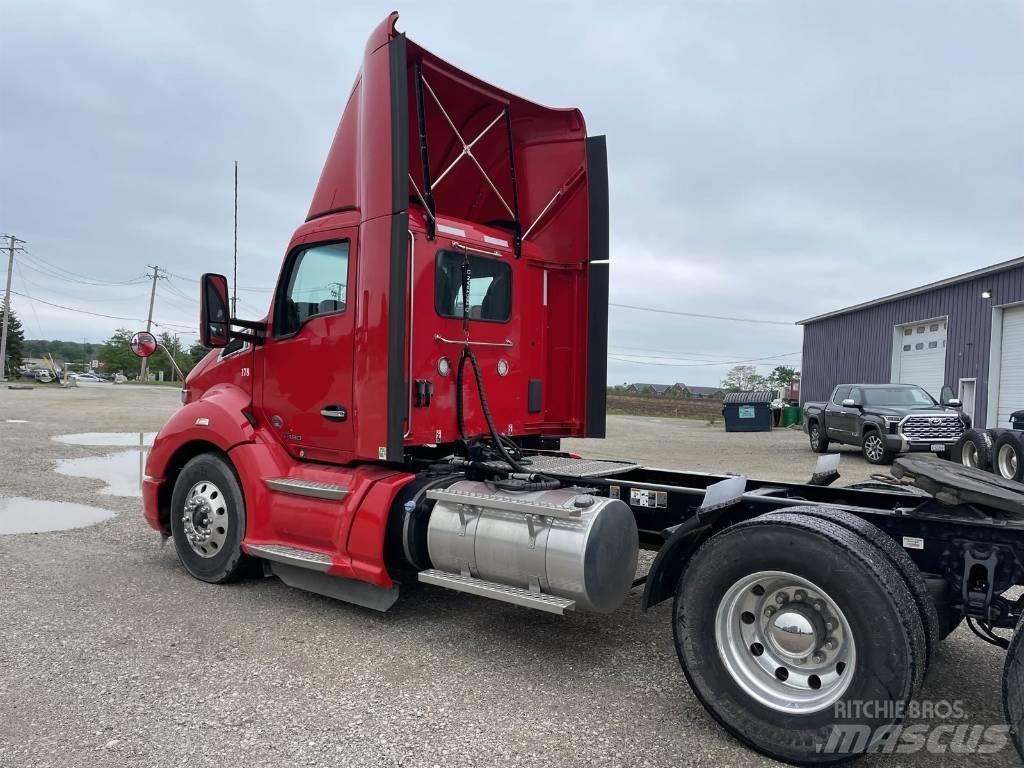 Kenworth T 680 Conventional Trucks / Tractor Trucks