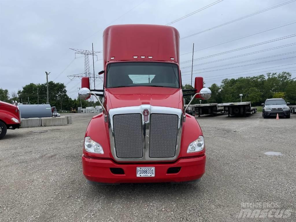 Kenworth T 680 Conventional Trucks / Tractor Trucks