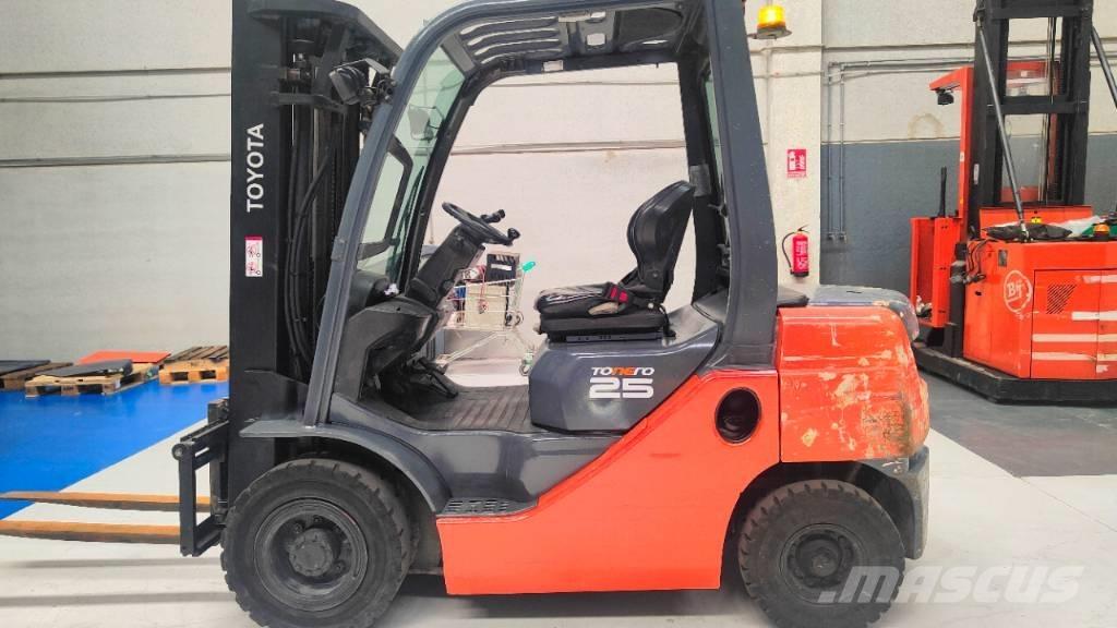 Toyota 52-8 FD F 25 Diesel Forklifts