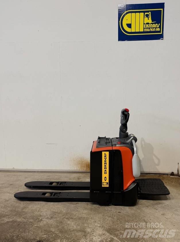 BT truck LPE200 Low lifter with platform