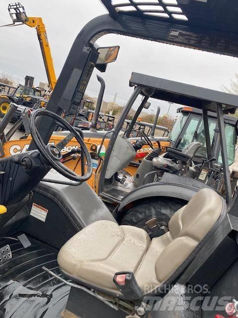 CASE 586H Rough Terrain Trucks