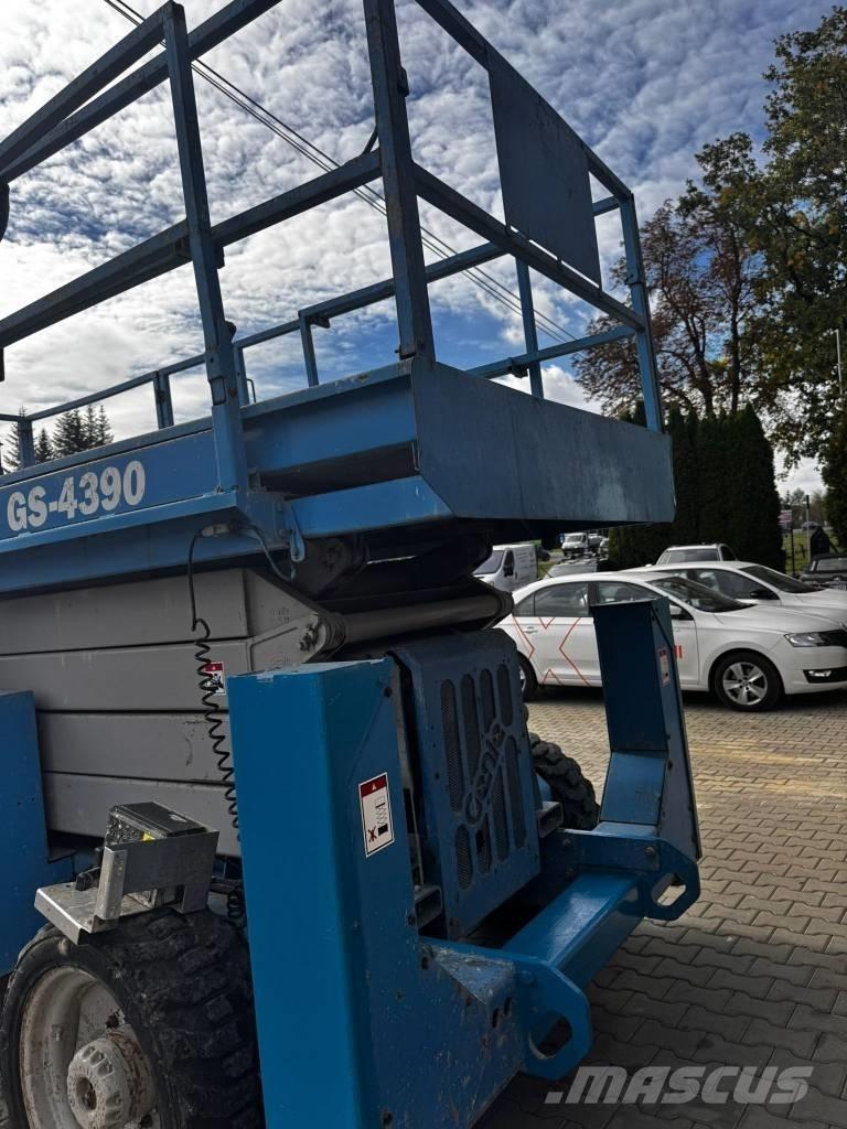 Genie GS 4390 Scissor Lifts
