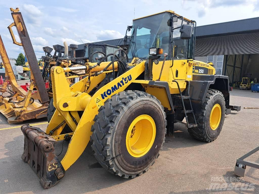 Komatsu WA 250-5H Wheel Loaders