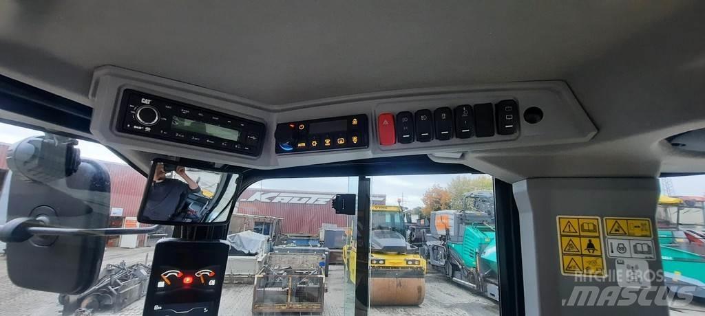 CAT 906 Wheel Loaders