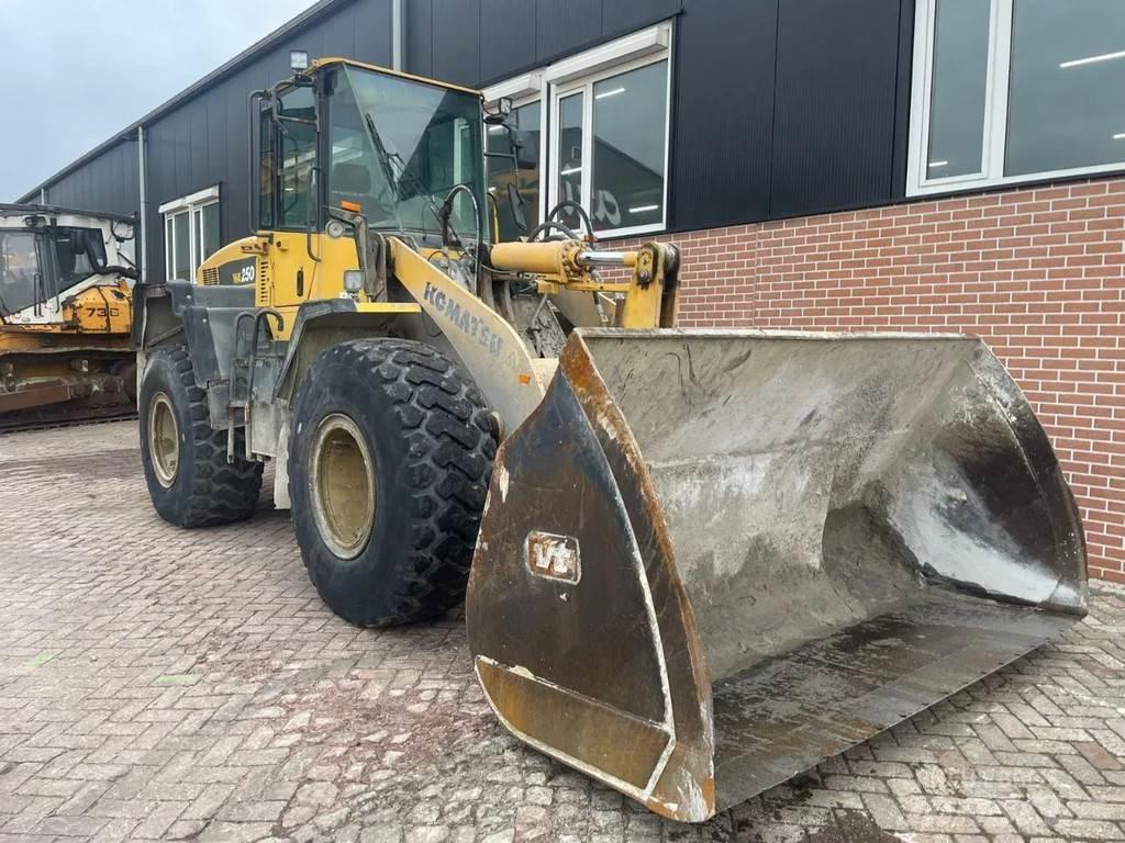 Komatsu WA250-5 Wheel Loaders