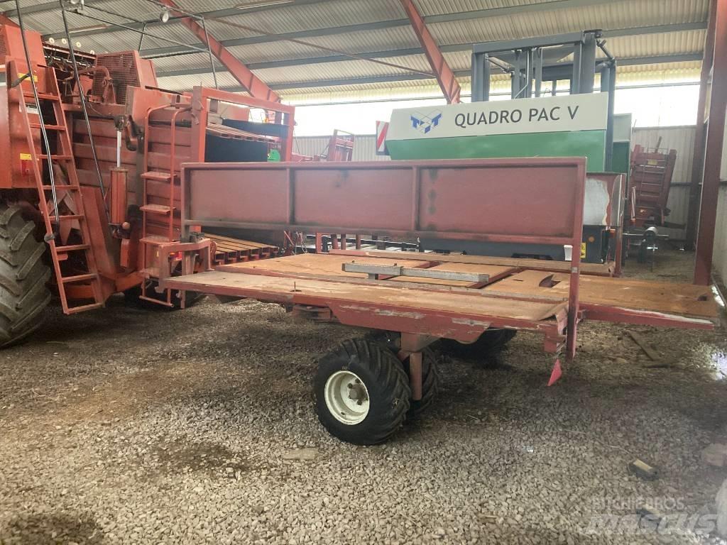 Hesston 4900 Square Balers