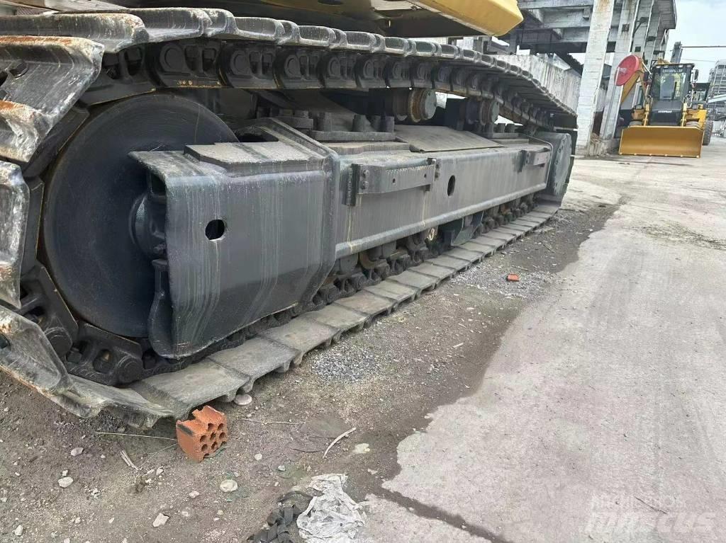 Komatsu PC 450 Crawler Excavators