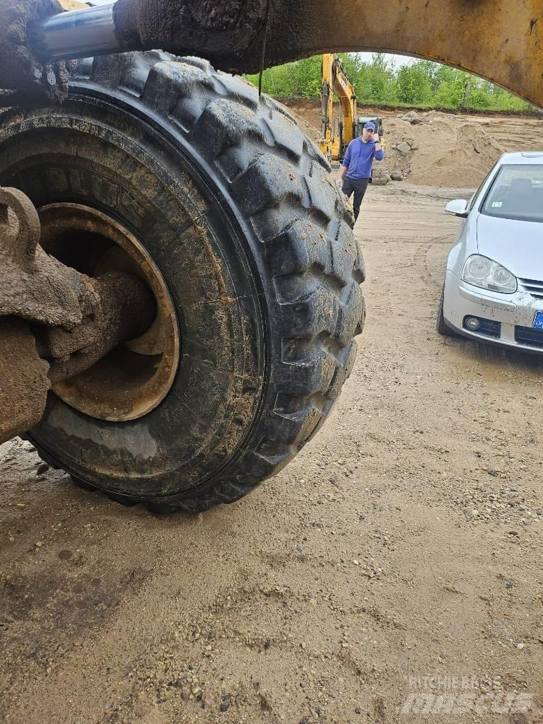 Komatsu WA 470 Wheel Loaders