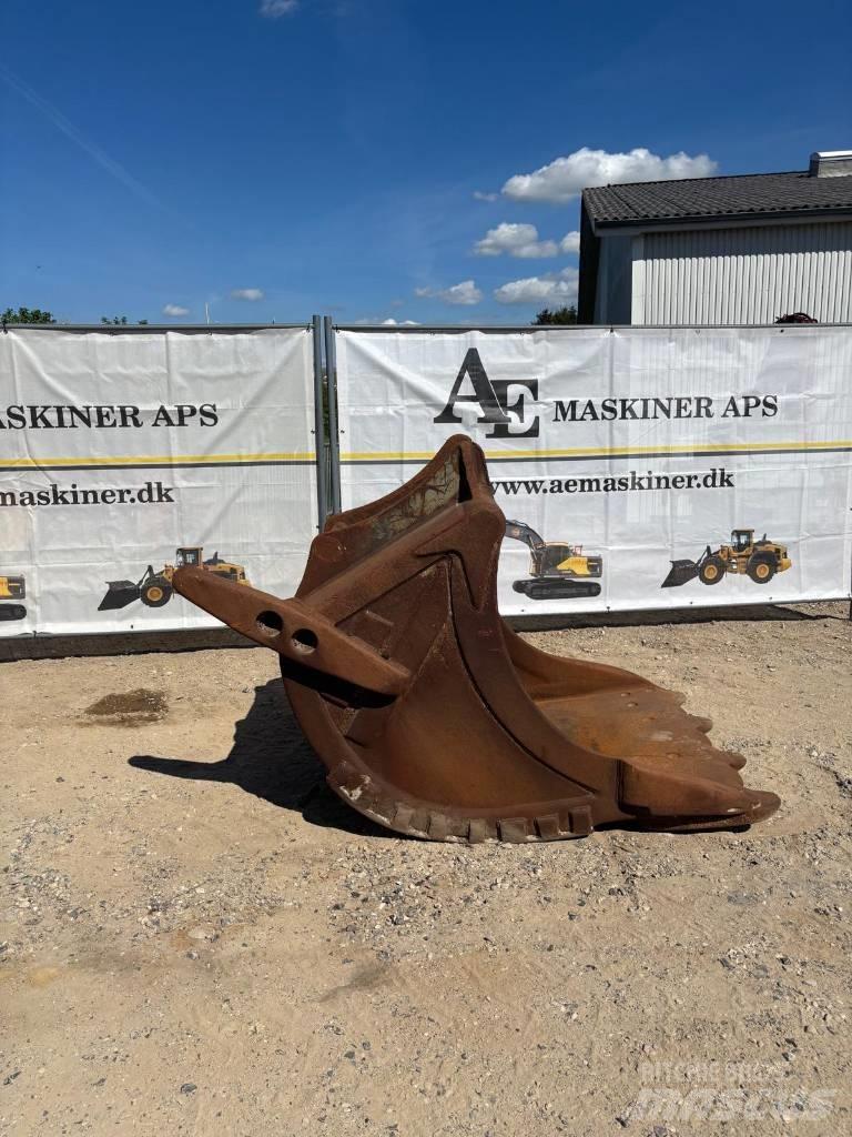 Gjerstad Graveskovl Buckets