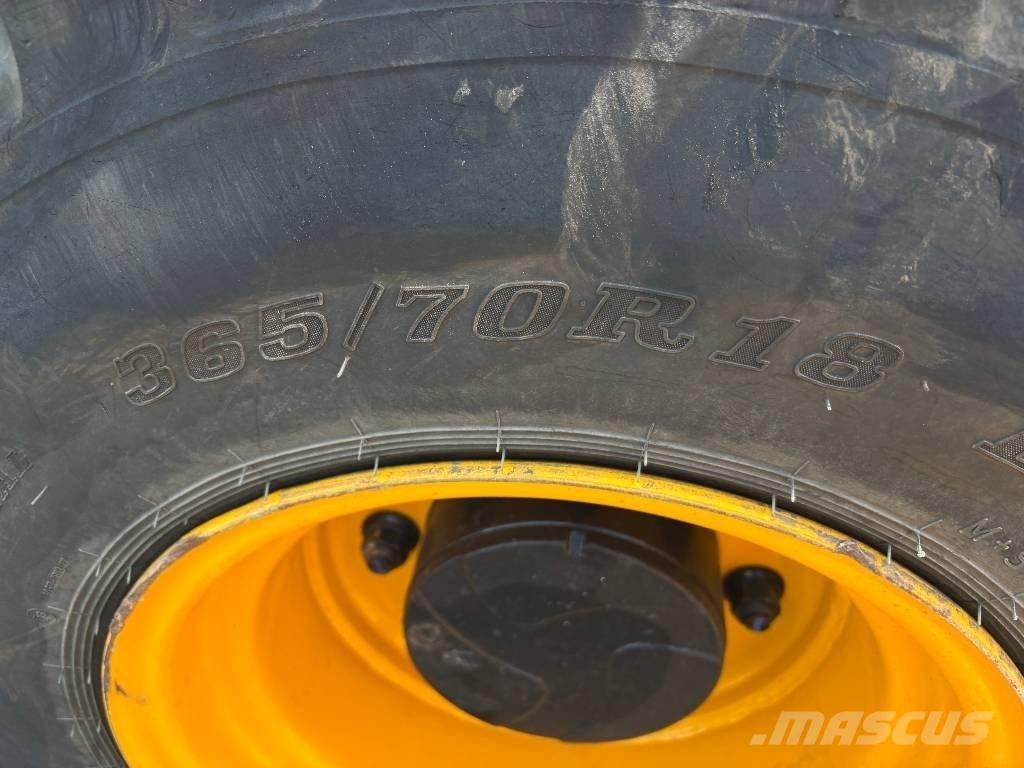 JCB 407 Wheel Loaders