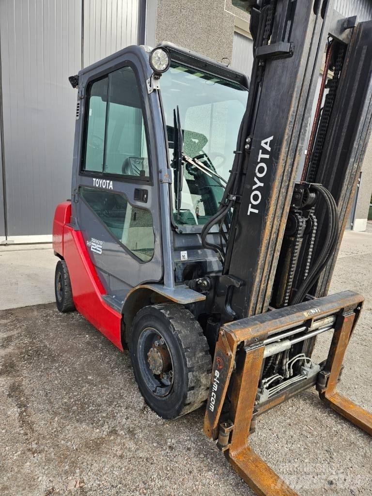 Toyota 02-8 FDF 25 Diesel Forklifts