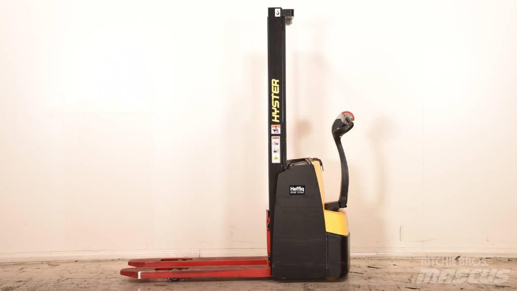 Hyster S 1.0E Pedestrian stacker