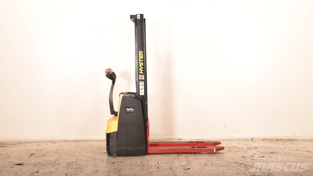 Hyster S 1.0E Pedestrian stacker