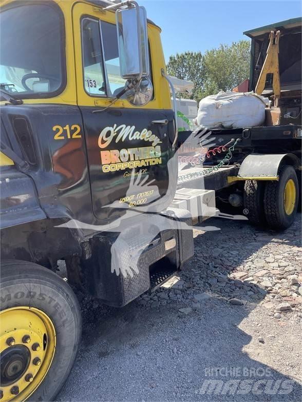 Mack DM688S Conventional Trucks / Tractor Trucks