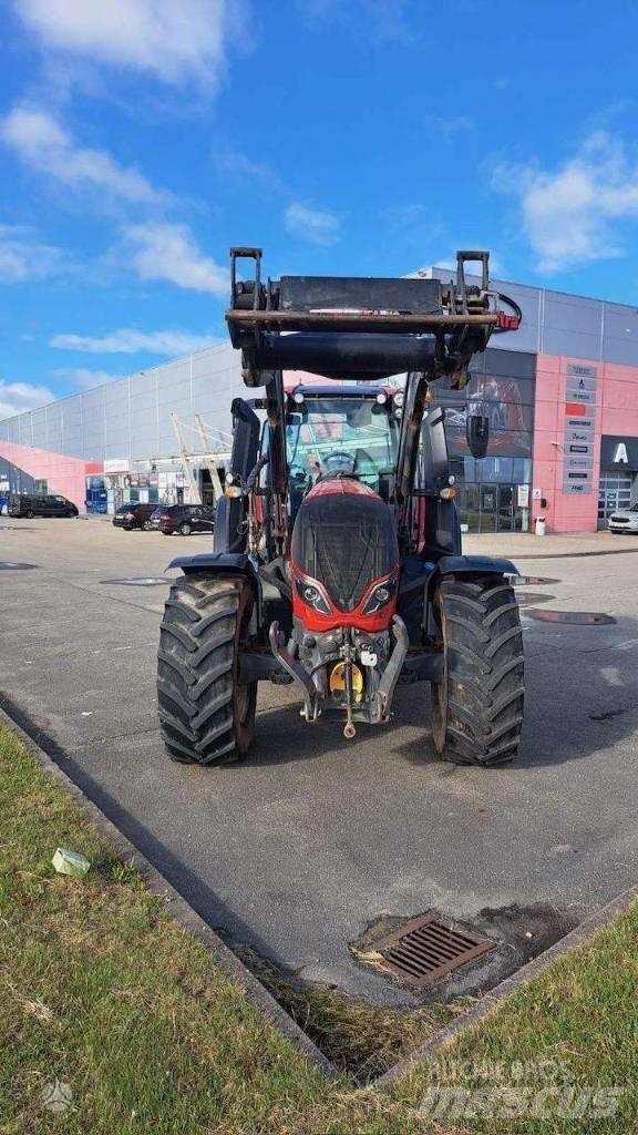 Valtra T 214 Tractors