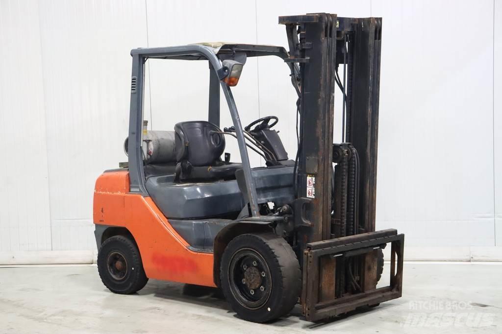 Toyota 02-8FGF30 LPG trucks