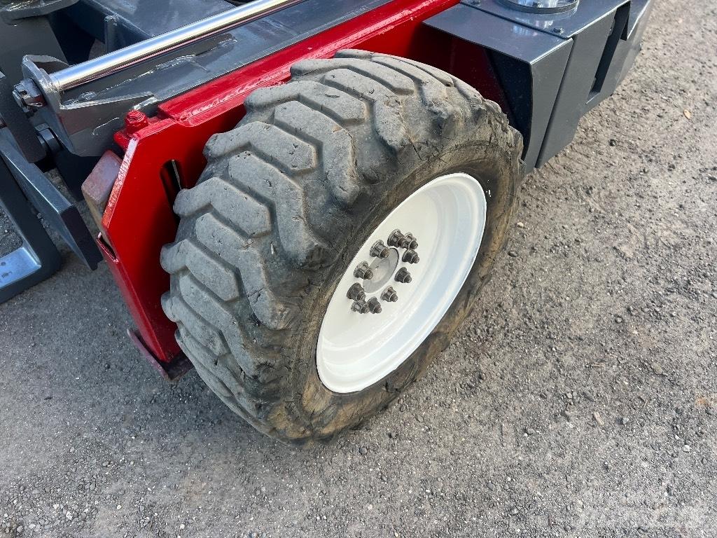 Moffett M4000 Rough Terrain Trucks