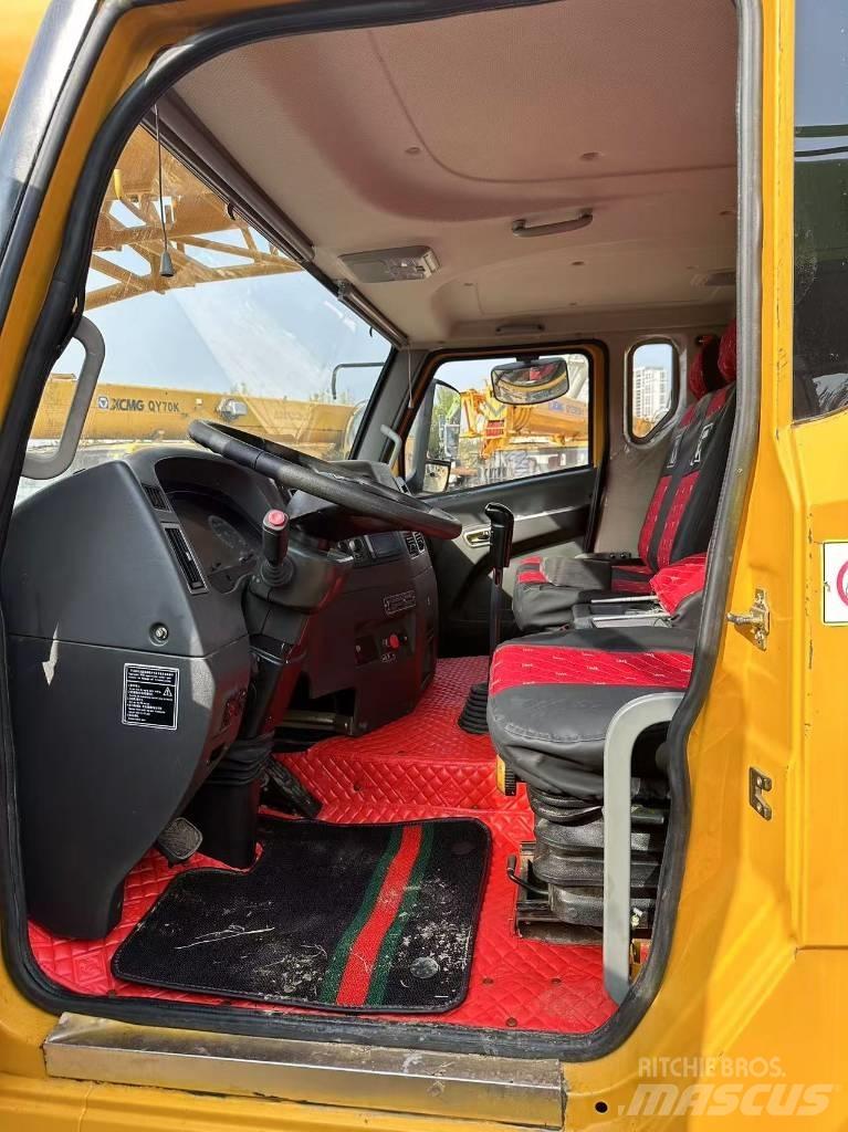 XCMG XCT25 Mobile and all terrain cranes