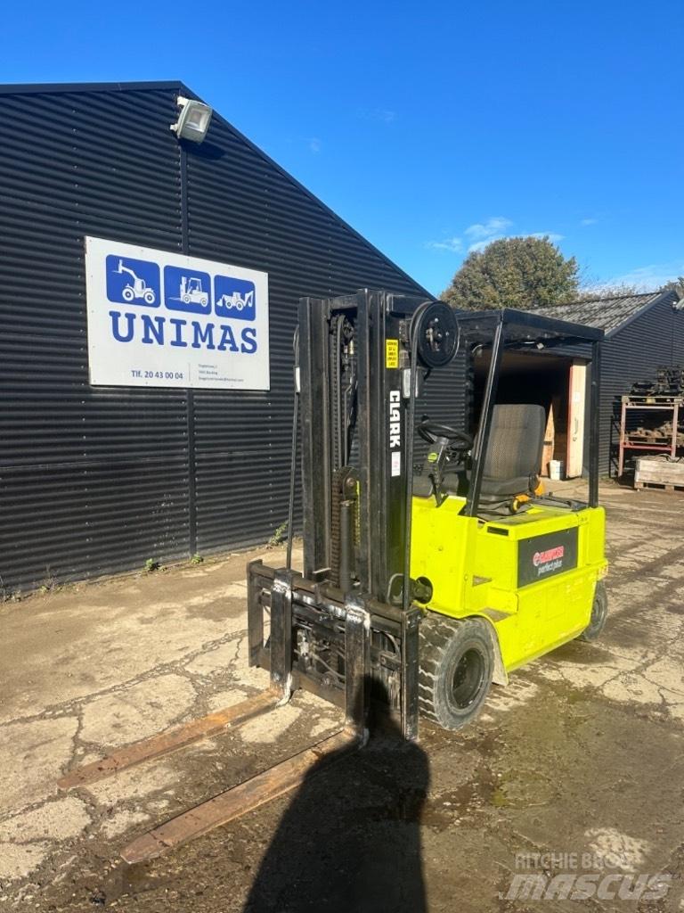 Clark CM25 Electric Forklifts