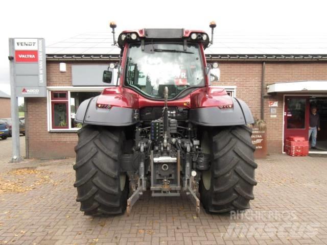 Valtra T154 VERSU Tractors