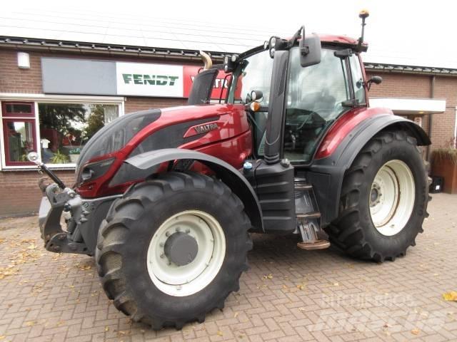 Valtra T154 VERSU Tractors