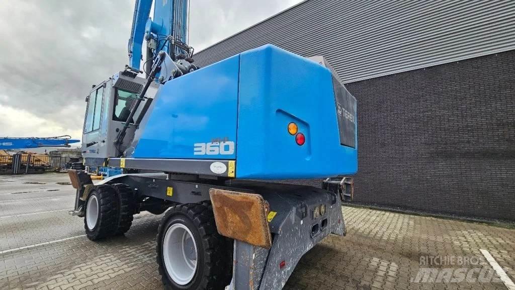 Fuchs MHL360 Waste / Industry Handlers