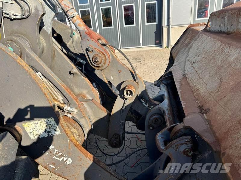 Volvo L90F Wheel Loaders