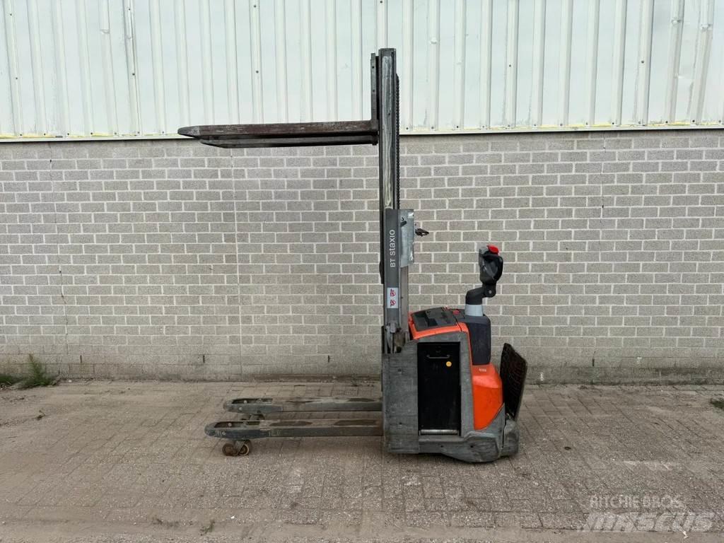 BT SWE200D Pedestrian stacker