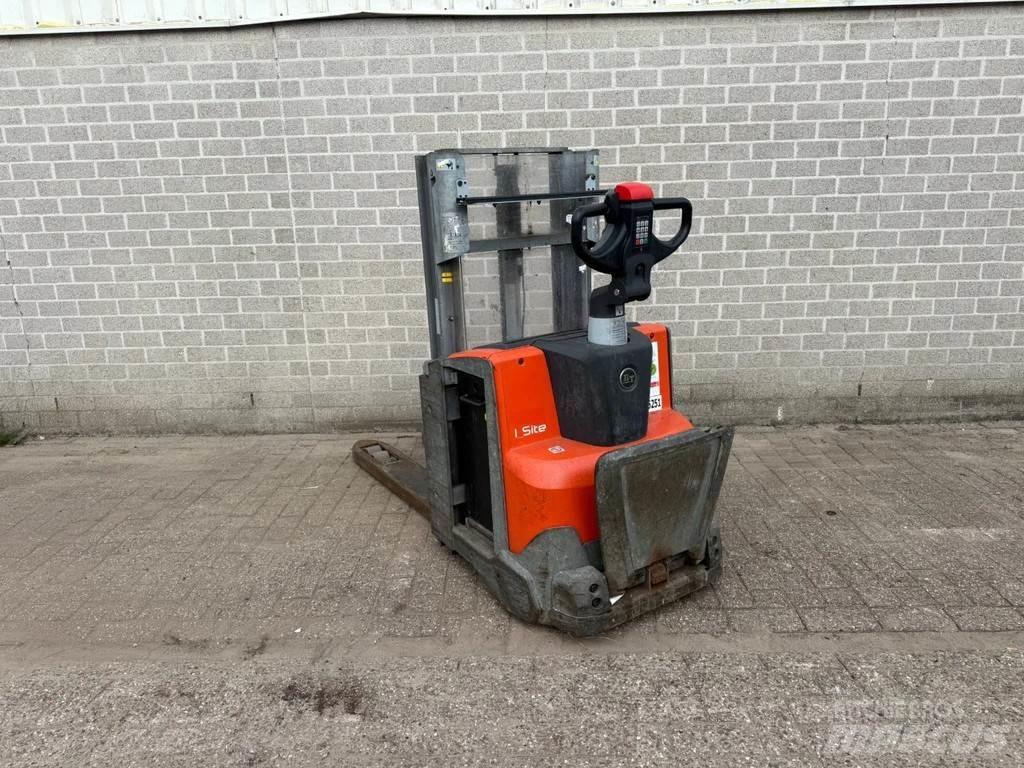 BT SWE200D Pedestrian stacker