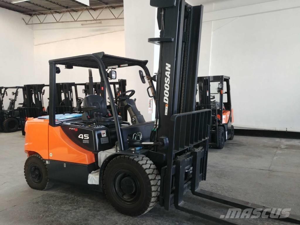 Doosan D45 SC-5 Diesel Forklifts